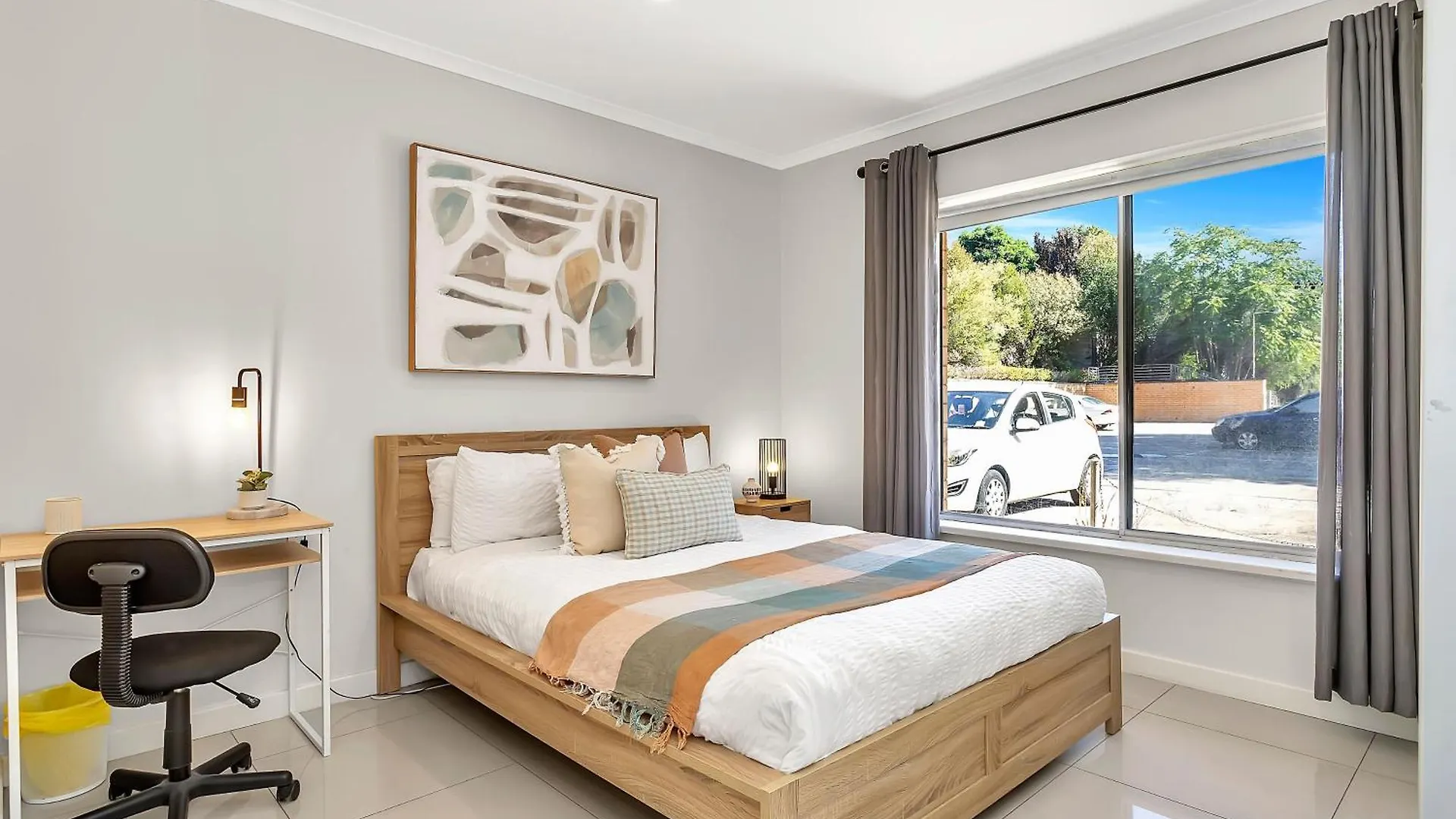Coastal Comfort With A Pool Opposite Henley Beach Adelaide